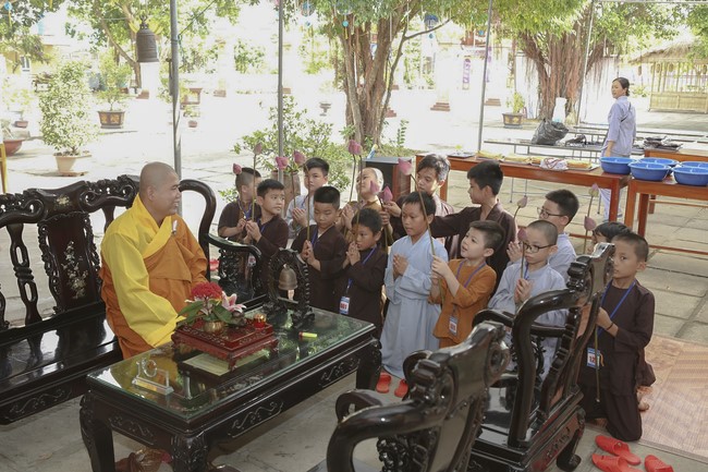 The 2nd Day of Summer Retreat for Children in Dong Cao pagoda